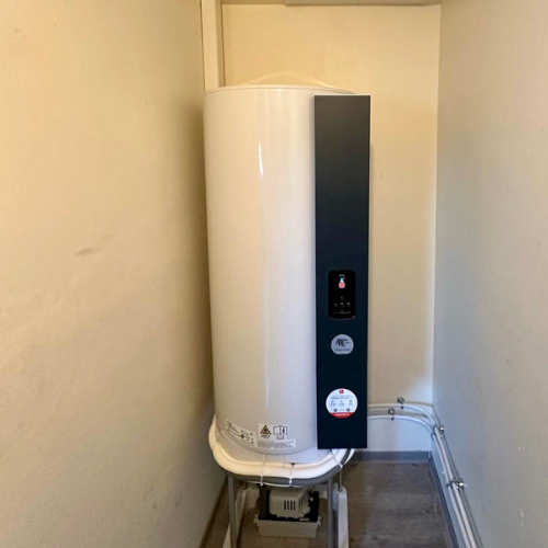 Chauffe-eau thermodynamique blanc et noir