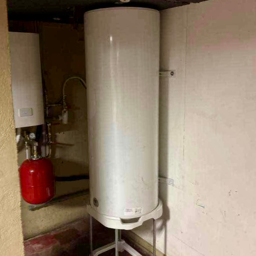 Chauffe-eau électrique blanc Thermor et pac intérieur